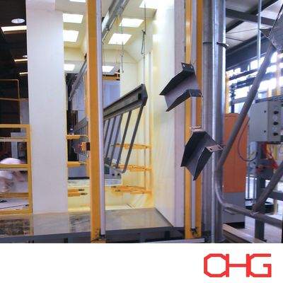 عملية التشغيل السلسة معدات خط إنتاج طلاء المسحوق مع كابينة الرذاذ PVC ونظام ناقل